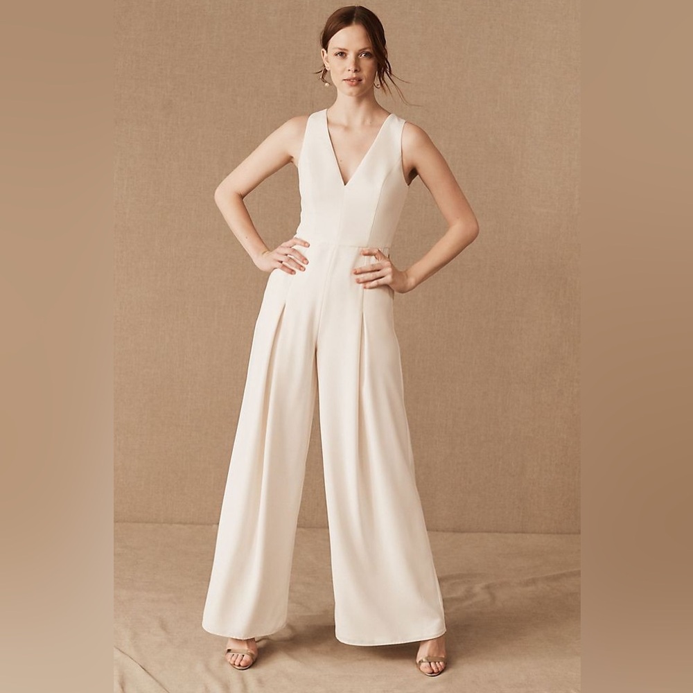 $495 Amsale

Crepe Wide-Leg Jumpsuit size 10